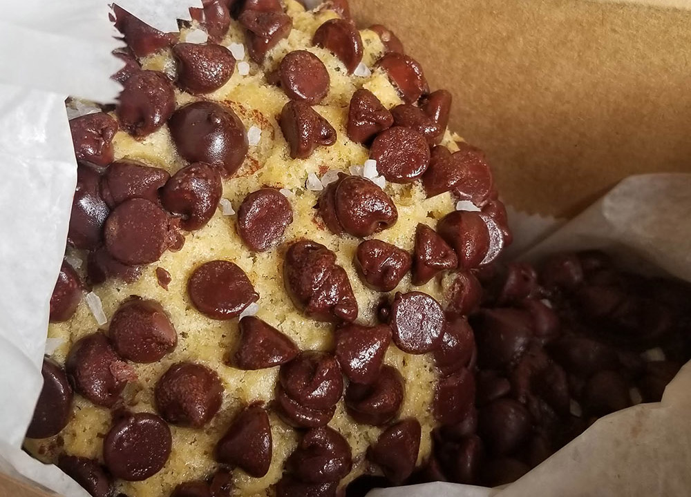 Gideon's Bakehouse Review: original chocolate chip cookie up close