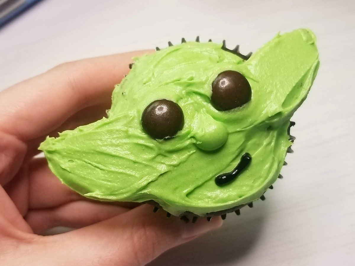 How to Make Baby Yoda-inspired Cupcakes