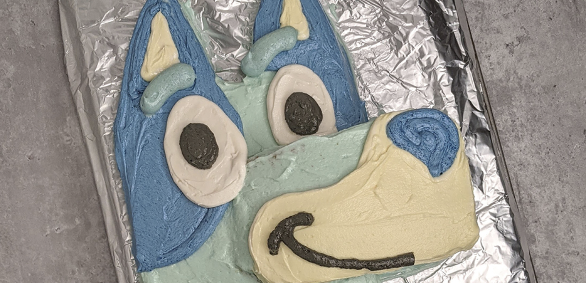 How to Make a ‘Bluey’-Inspired Cake (An Easy, No-Fondant DIY)